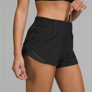 Lulu Lemon Hotty hots 2.5 inch, black, size 2
